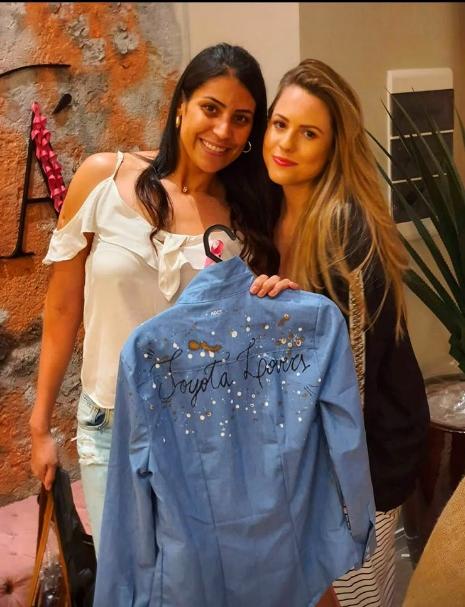 Jaqueta jeans personalizada com pintura à mão